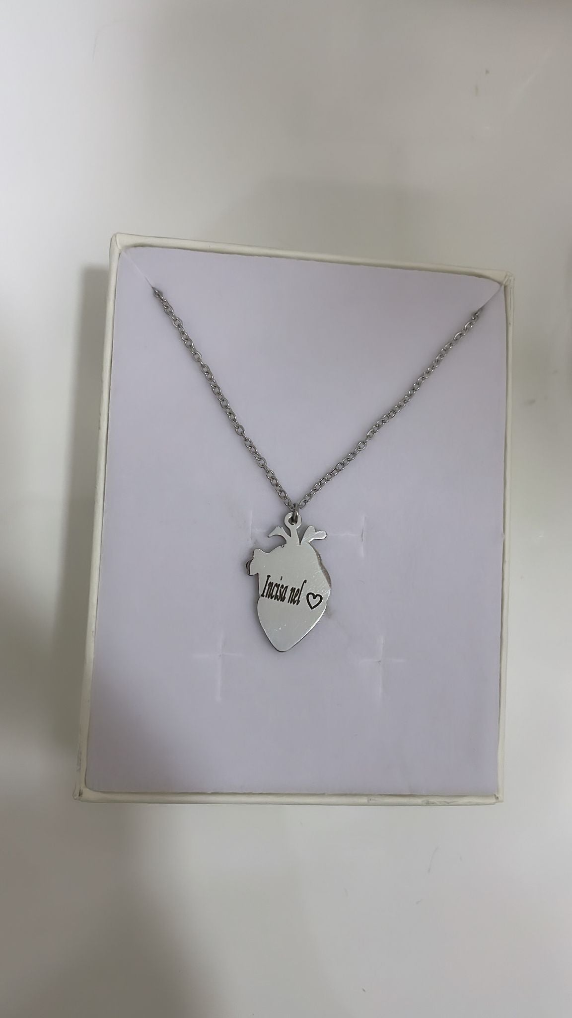Collana cuore anatomico con incisione