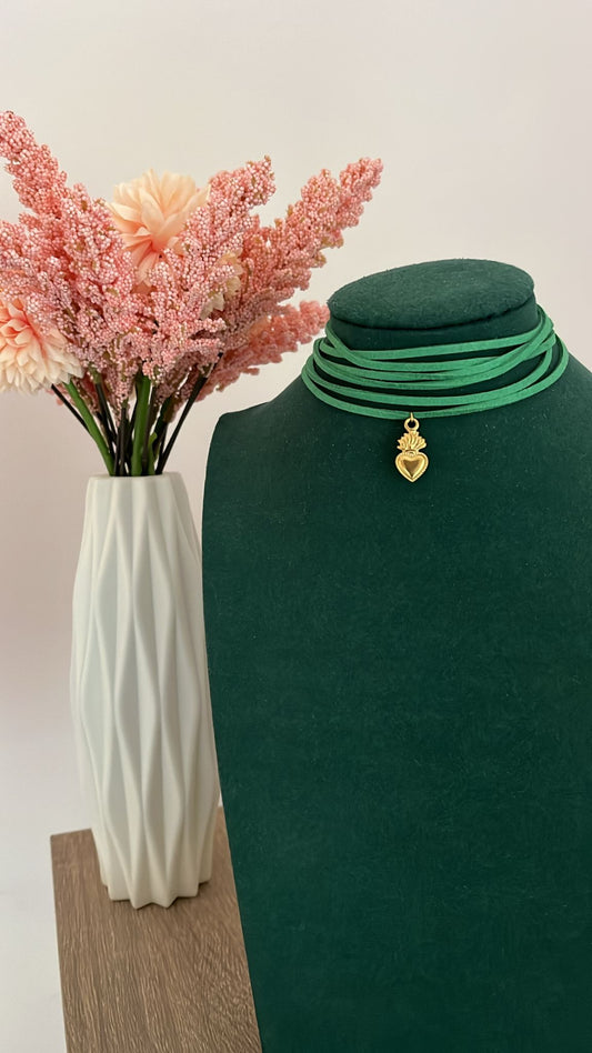 Collana filo multicolor con cuore sacro in SPECIAL PRICE