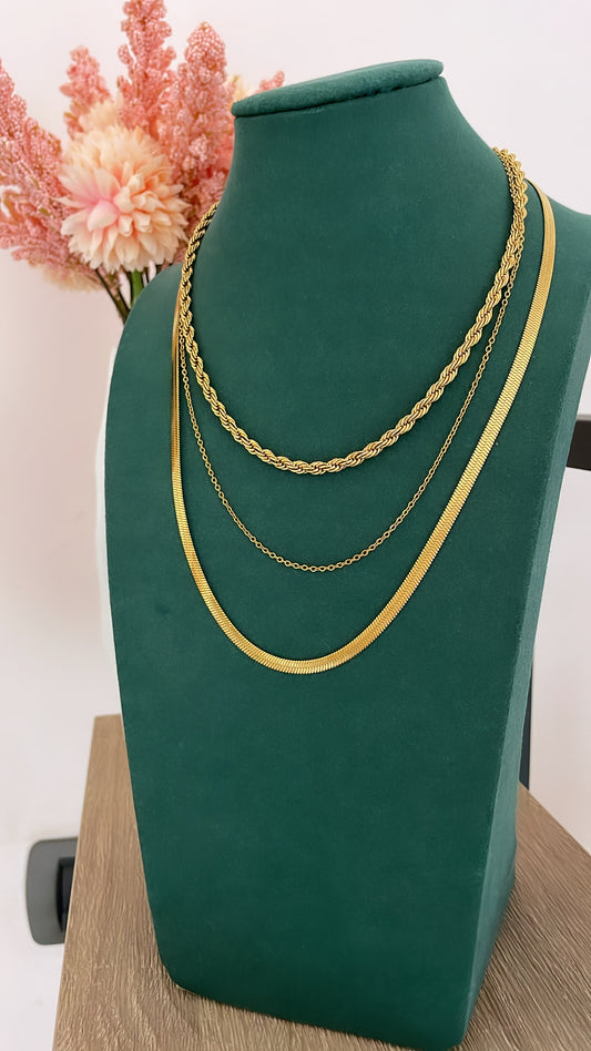 Collana real tre fili