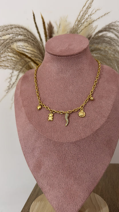 Collana superstiziosa