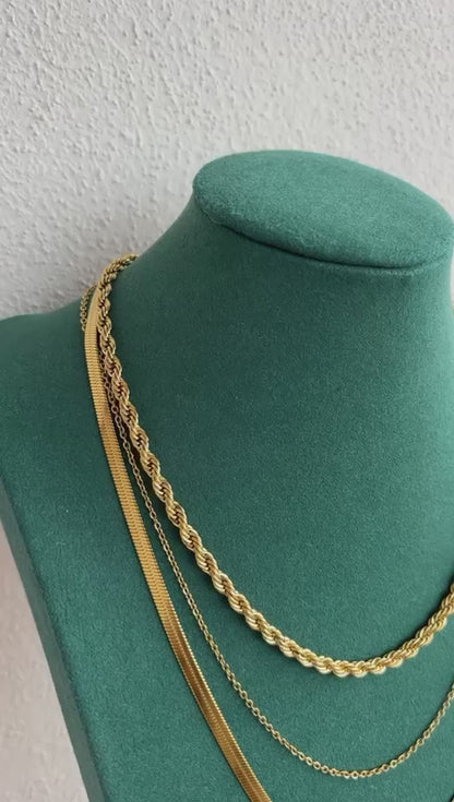 Collana real tre fili